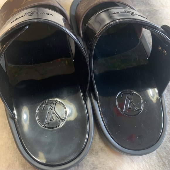 { Louis Vuitton } Sunbath Flat Mules Black Sandal - Picture 6 of 15